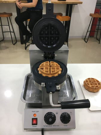 Gofrownica obrotowa do robienia nadziewanych gofrów