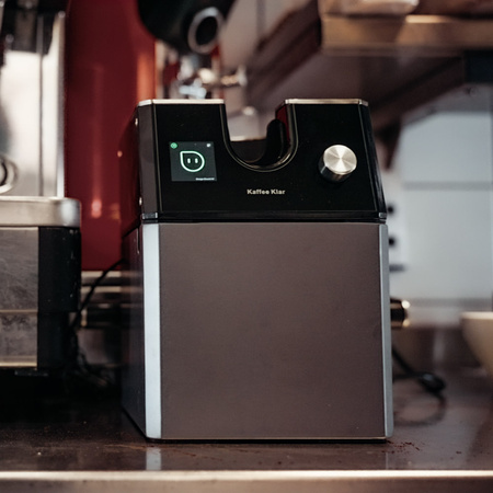 Urządzenie do czyszczenia kolb z fusów kawowych