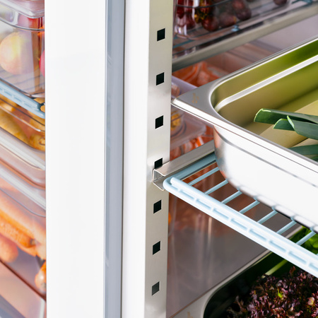 Szafa chłodnicza 2 drzwiowa ze stali nierdzewnej na nóżkach, GN 2/1, V 1300 l